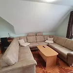 Krisztian Apartmanhaz شقة فونيارتْسفاشغ