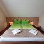Krisztian Apartmanhaz * فونيارتْسفاشغ