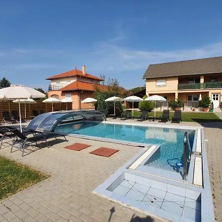 Apartment Krisztian Apartmanhaz *