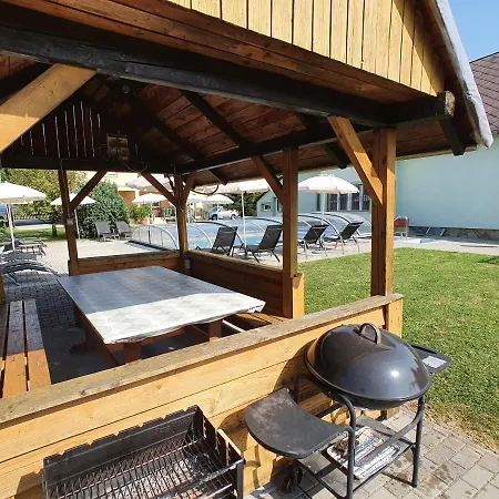 Krisztian Apartmanhaz Apartment *