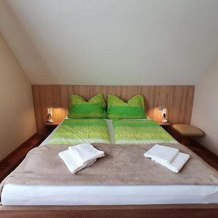 Krisztian Apartmanhaz * Vonyarcvashegy