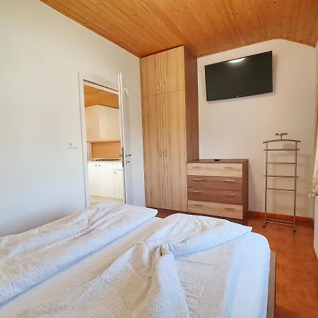 Krisztian Apartmanhaz Apartment Vonyarcvashegy