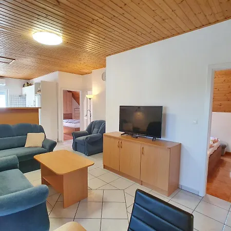 Krisztian Apartmanhaz Vonyarcvashegy