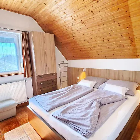 Krisztian Apartmanhaz Vonyarcvashegy