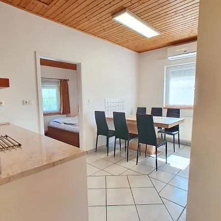 Krisztian Apartmanhaz Apartment *