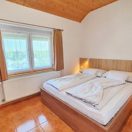 Krisztian Apartmanhaz Vonyarcvashegy