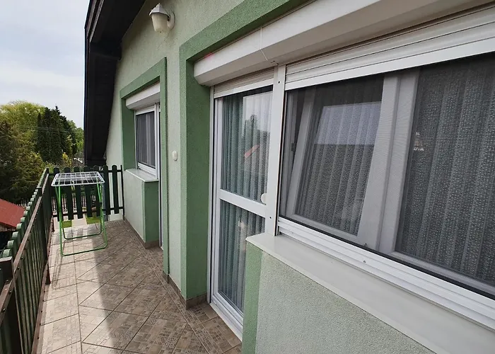 Krisztian Apartmanhaz شقة فونيارتْسفاشغ