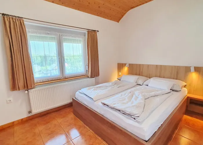 Krisztian Apartmanhaz فونيارتْسفاشغ