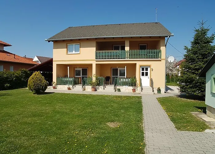 Krisztian Apartmanhaz فونيارتْسفاشغ