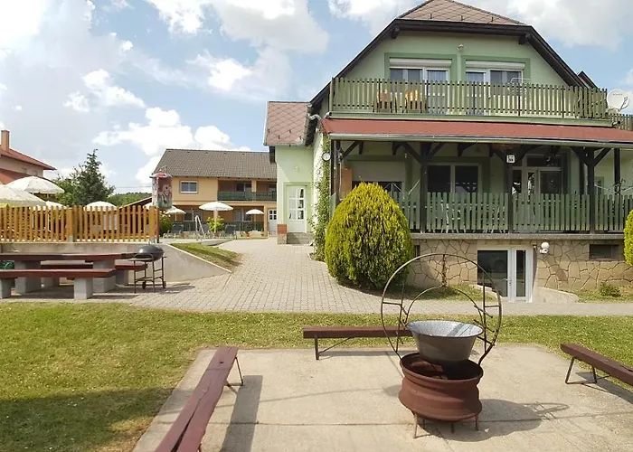 شقة Krisztian Apartmanhaz *